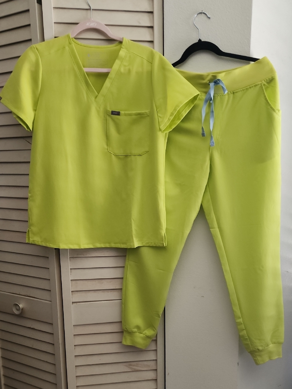 FIGS Lime Green Scrub Set - Top & Jogger Pants